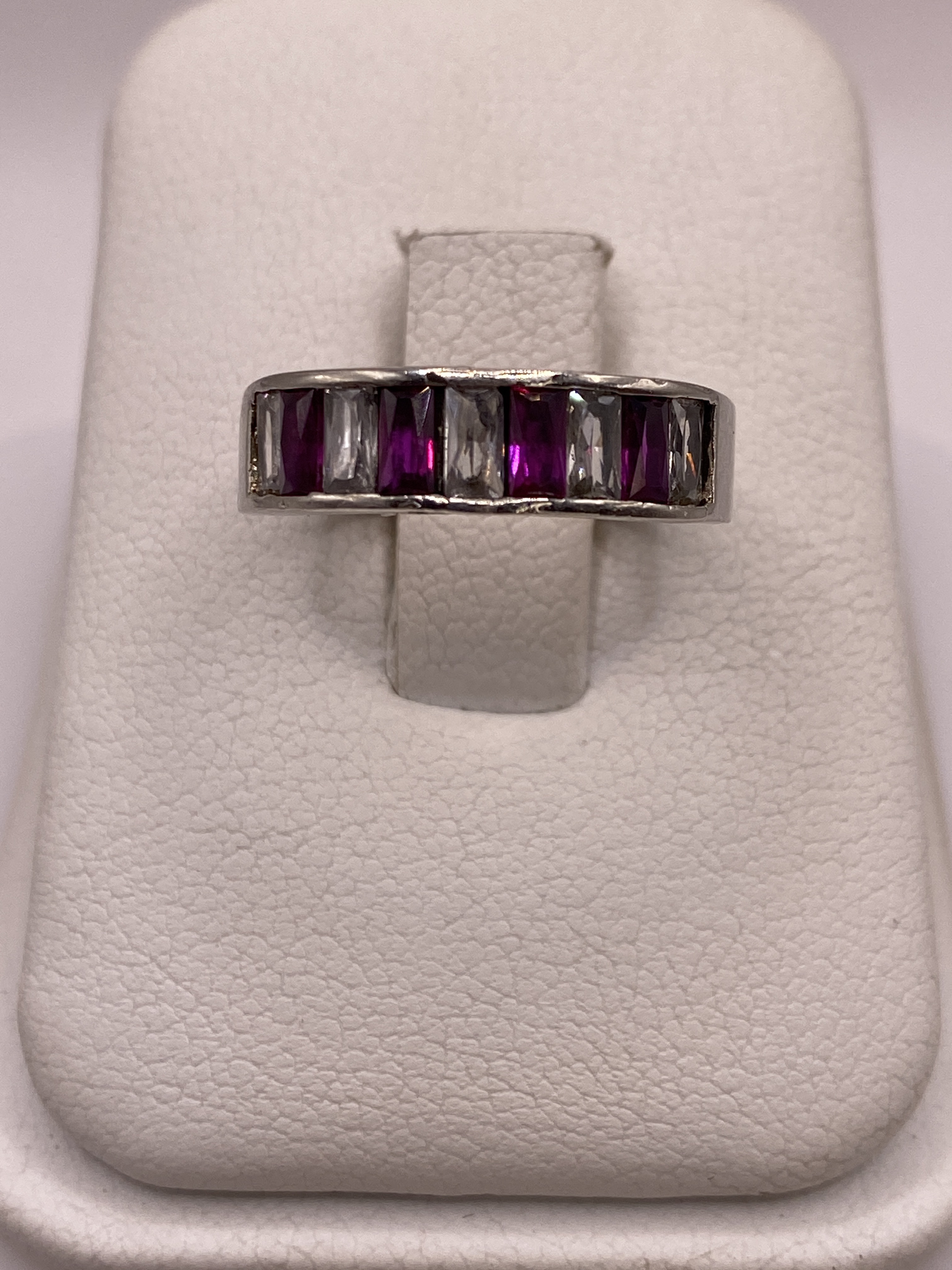 Anillo de Plata Minimalista con Circonia Púrpura — Talla 5