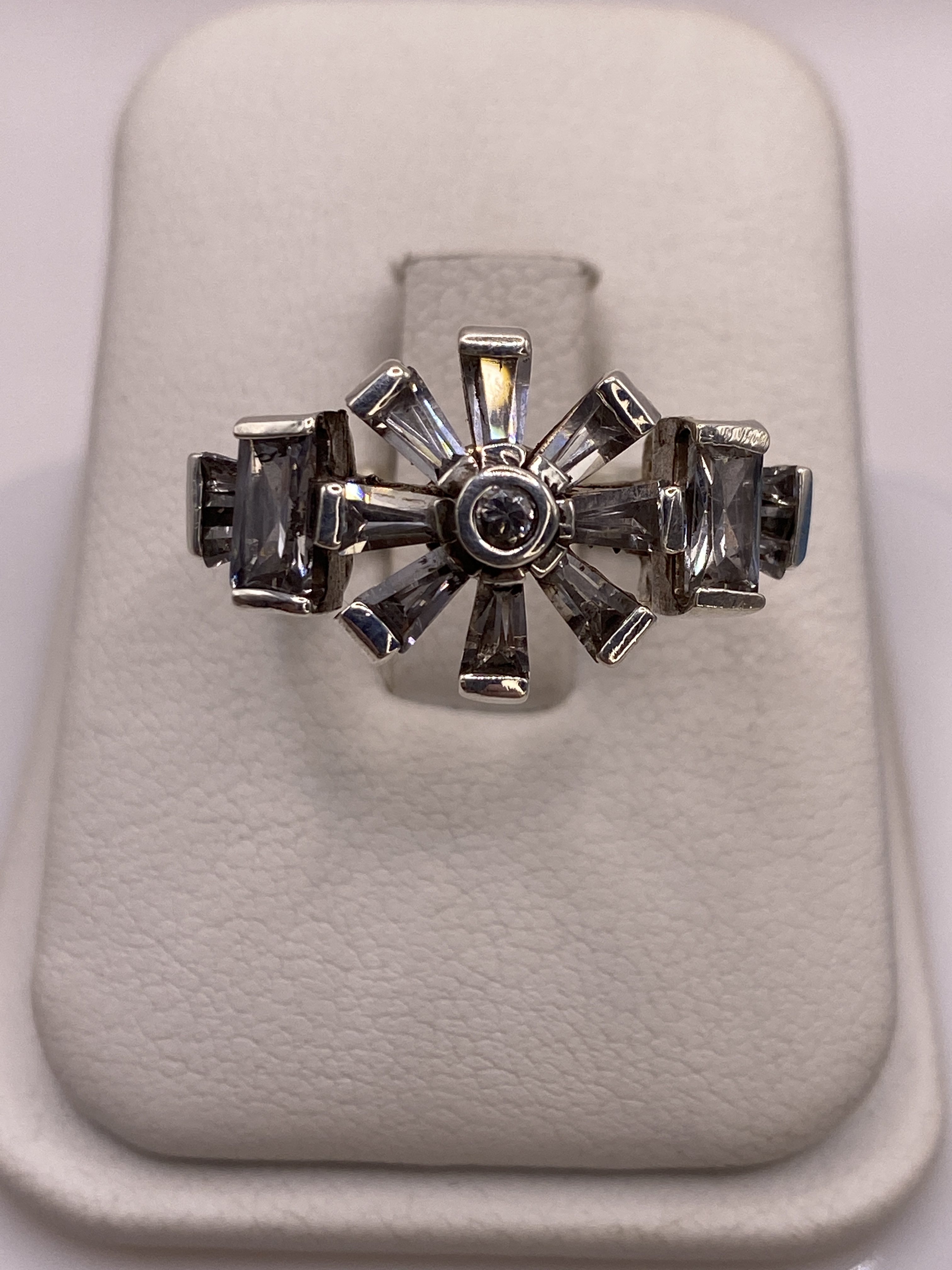 Anillo de Plata Arco Vintage con Circonias Blancas y Ahumadas