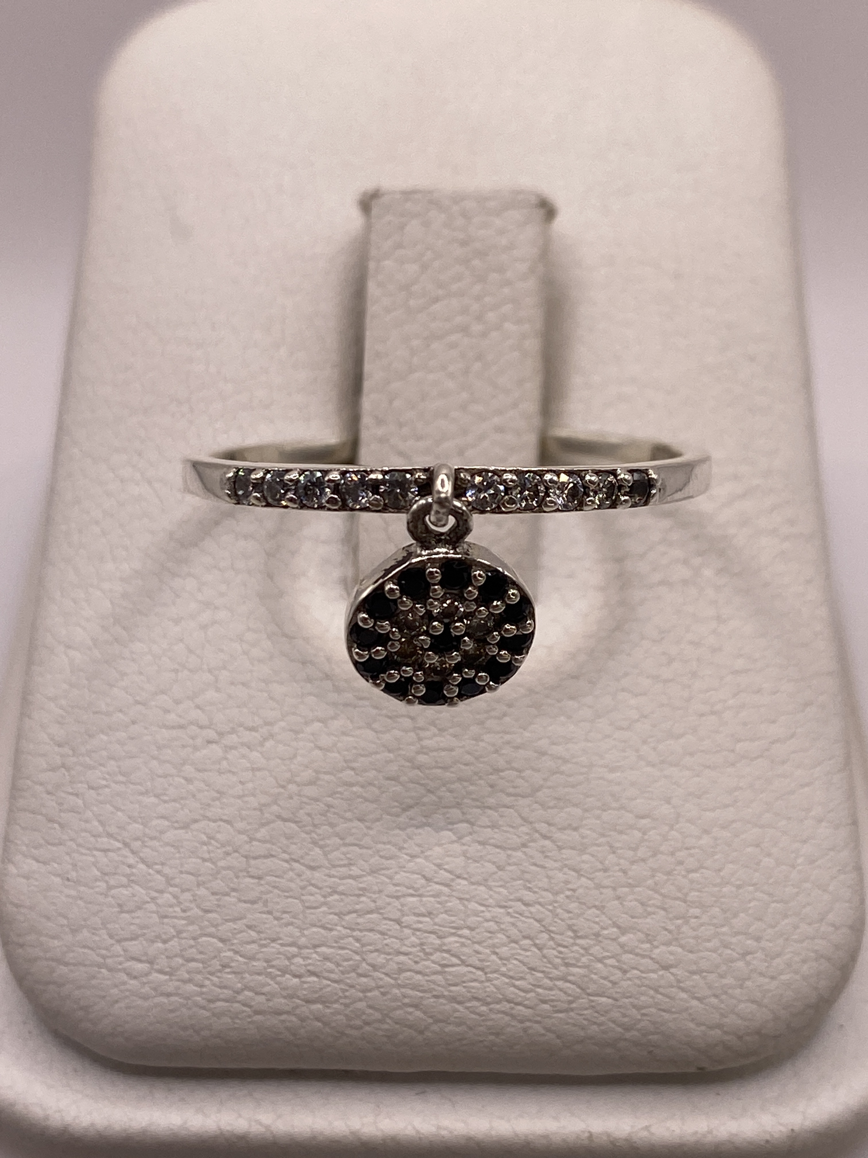 Anillo de Plata Solitario con Circonia Blanca — Elegancia Minimalista