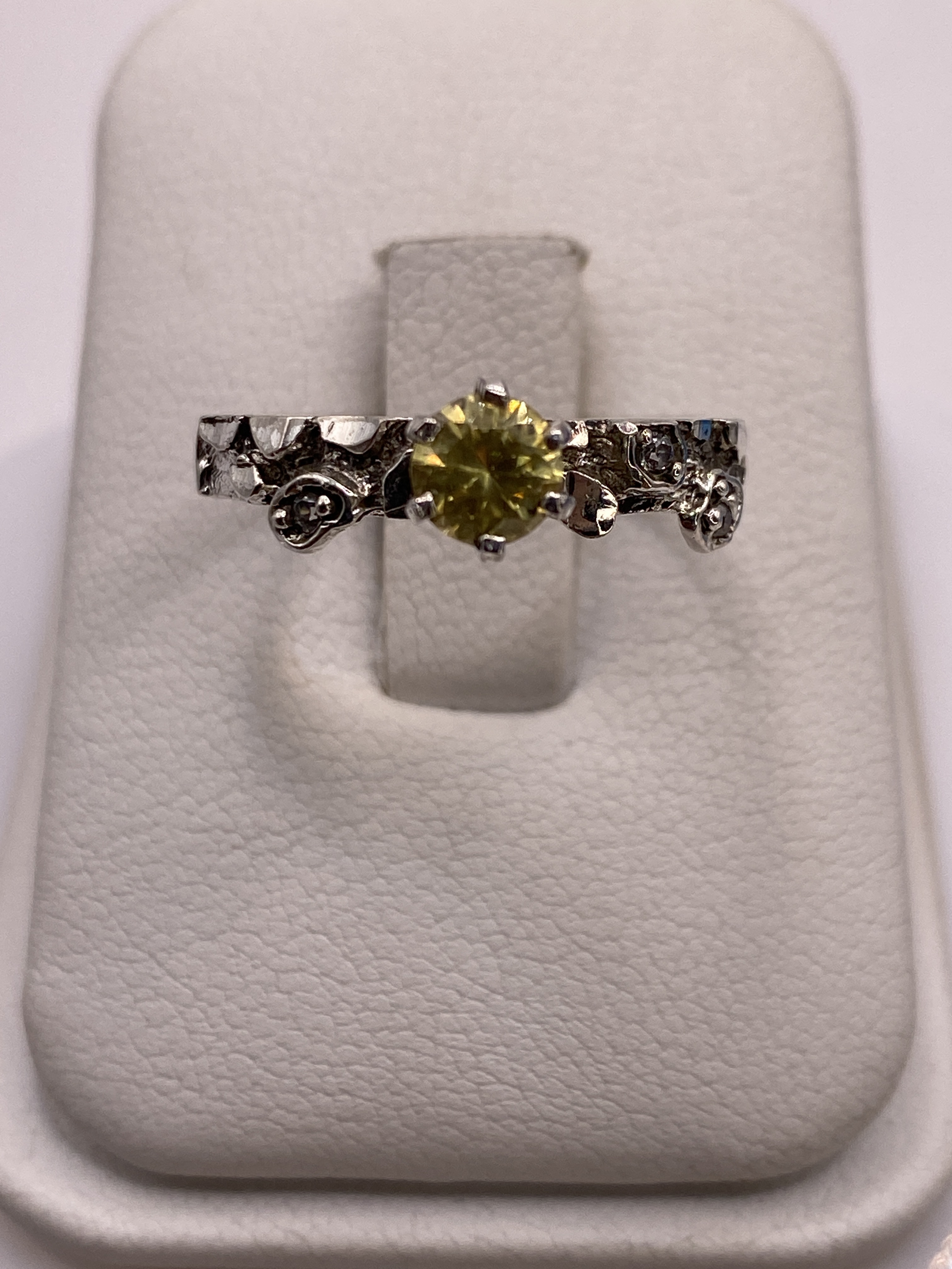 Anillo de Plata Solitario con Circonia Amarilla Limón