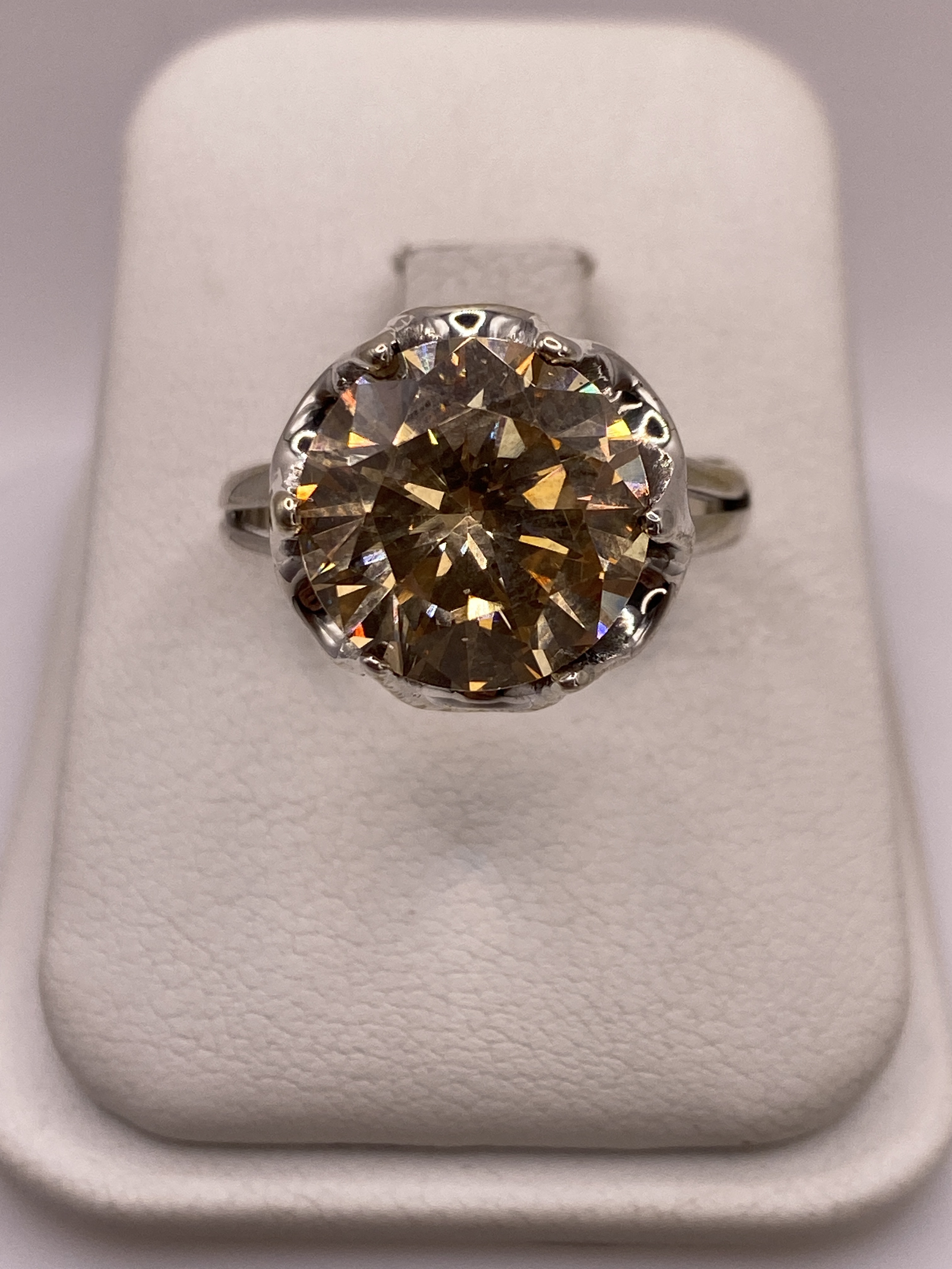 Anillo de Plata Solitario Circonia Champagne — Coctel Elegante