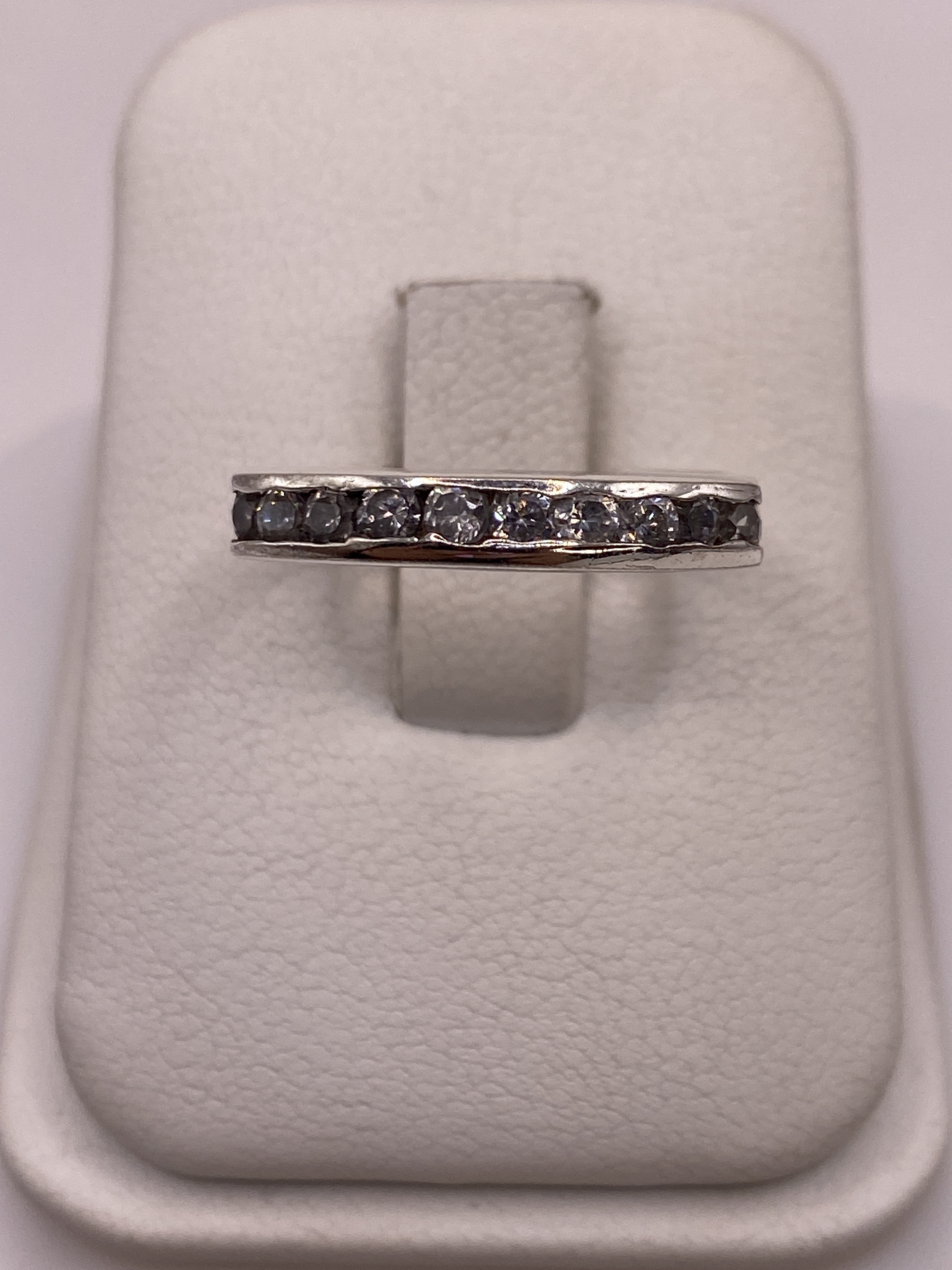 Anillo de Plata Banda Circonia Blanca — Solitario Elegante