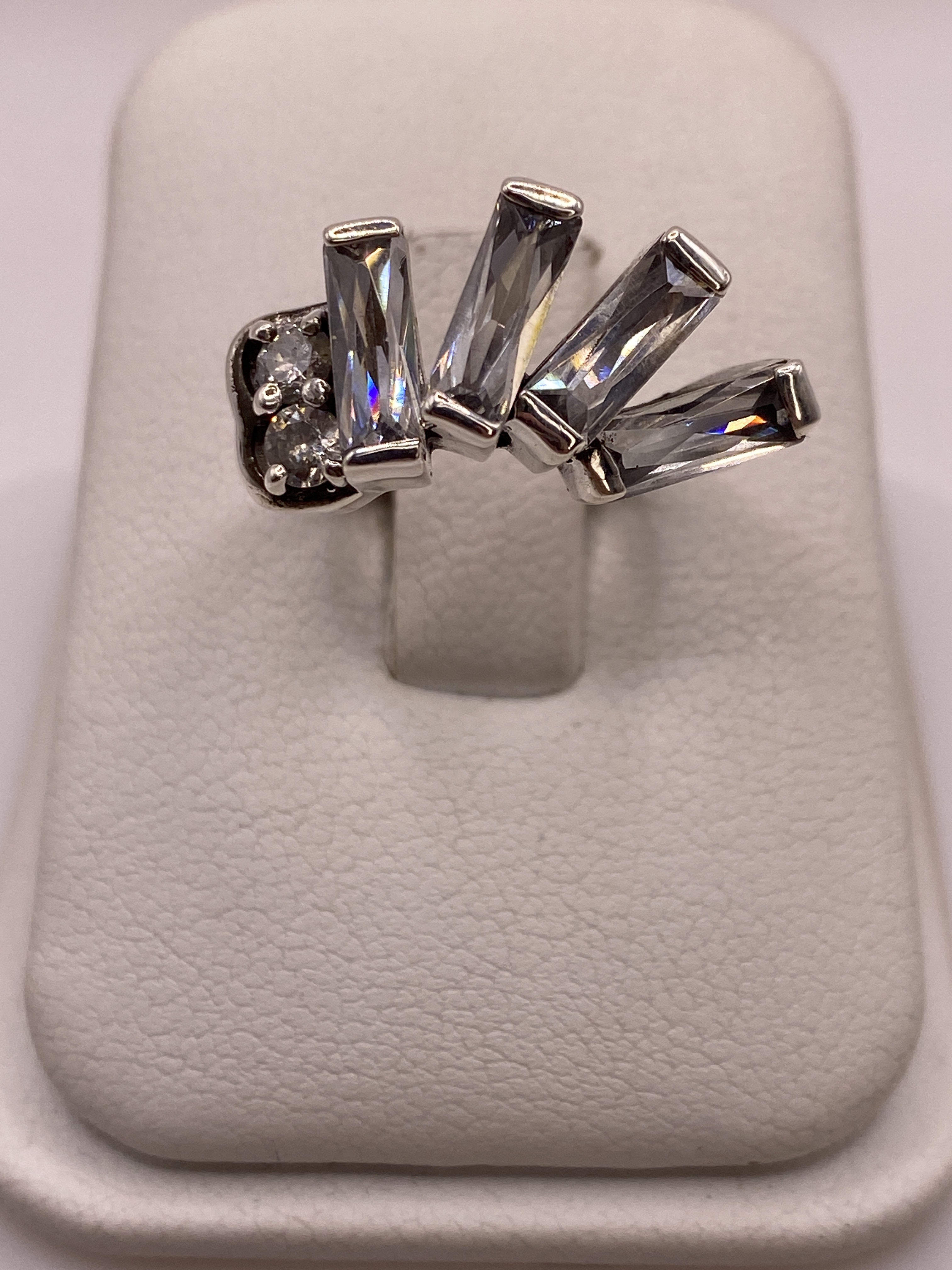 Anillo de Plata Solitario Circonia Gris Ahumado — Coctel Brillante