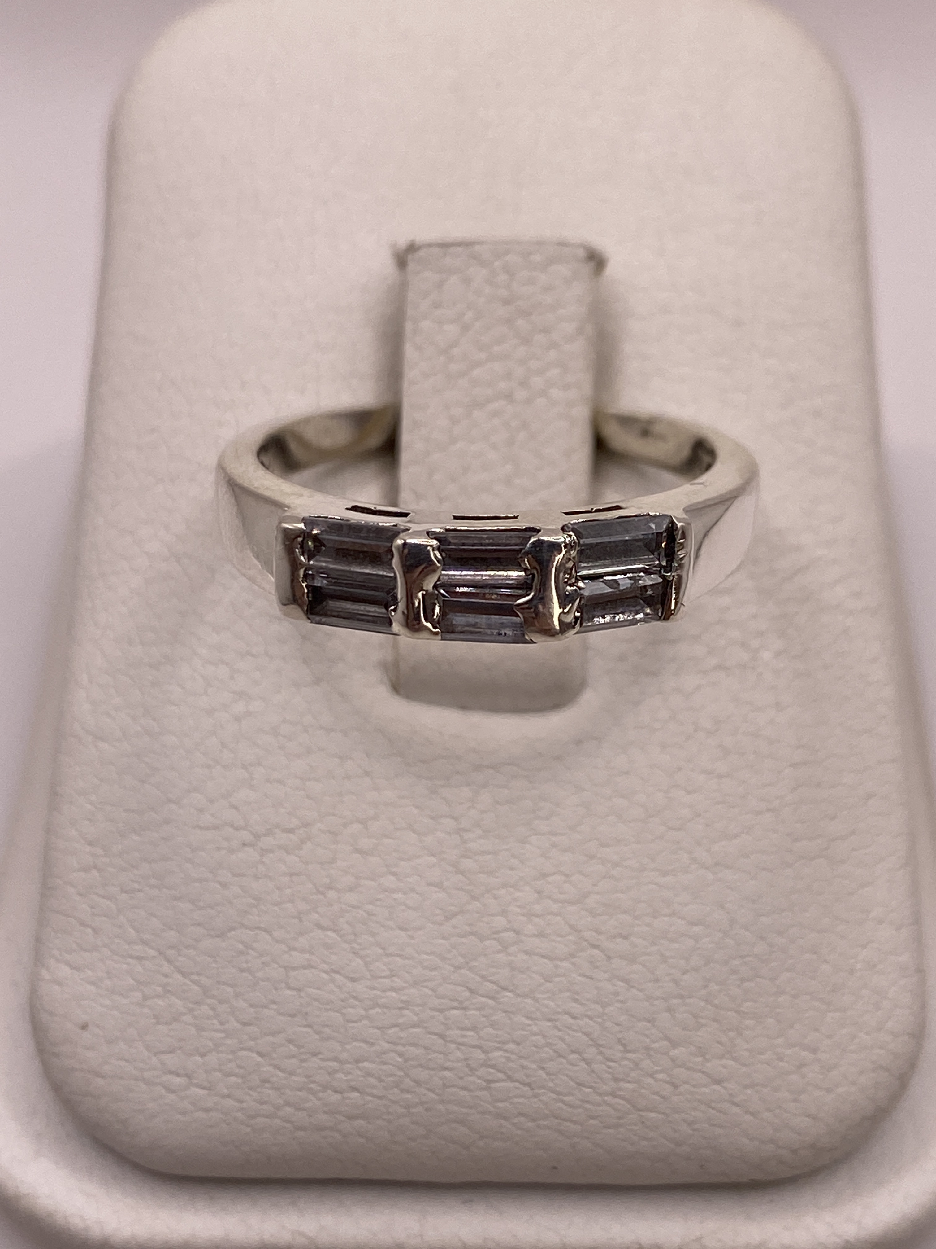 Anillo de Plata con Circonia Blanca — Unisex Minimalista