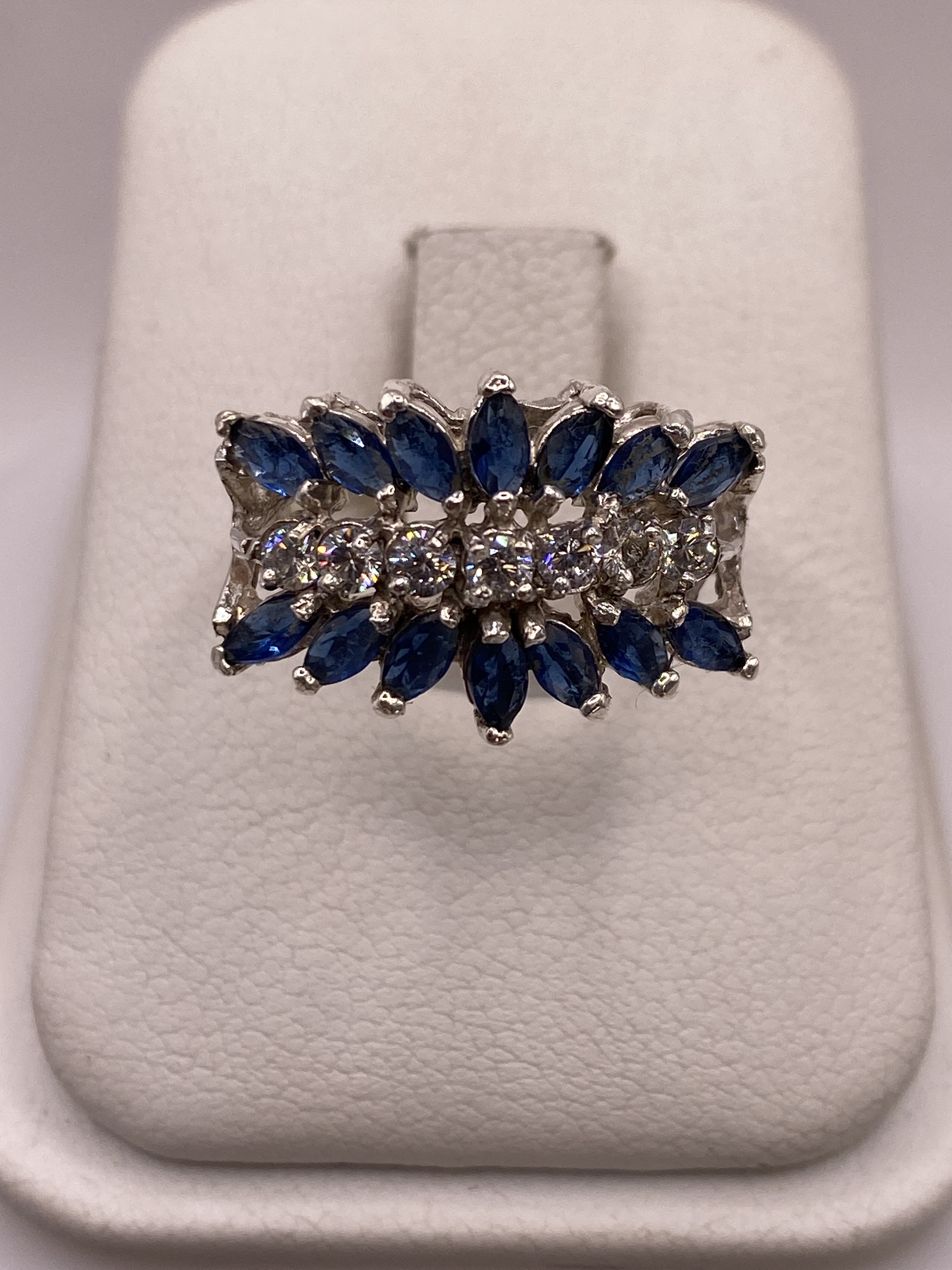 Anillo de Plata Racimo de Circonias Azules — Coctel Vintage
