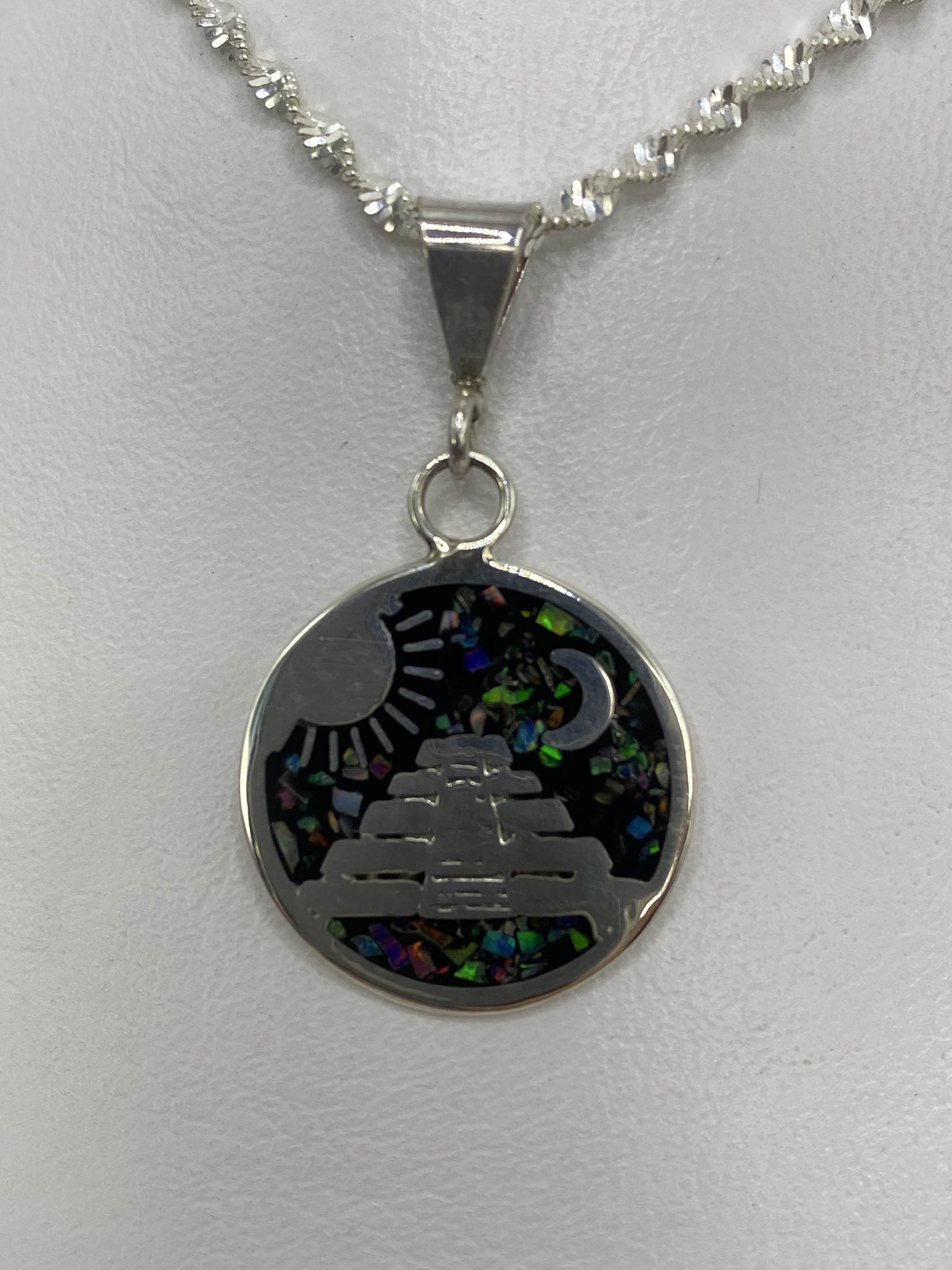 Dije Plata Pirámide Azteca con Ópalo Multicolor