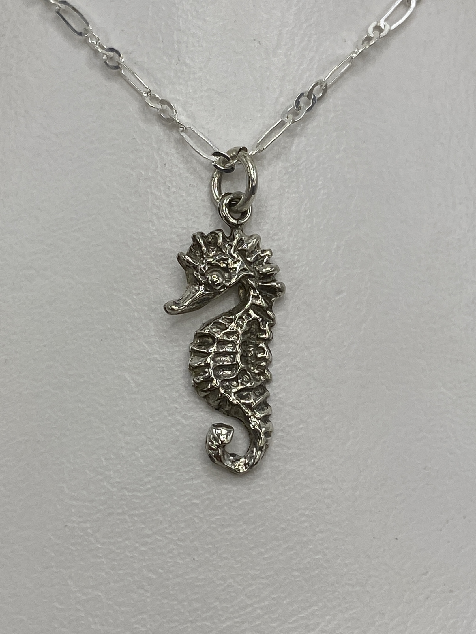 Dije Caballito de Mar Plata Repujada — Taxco 925
