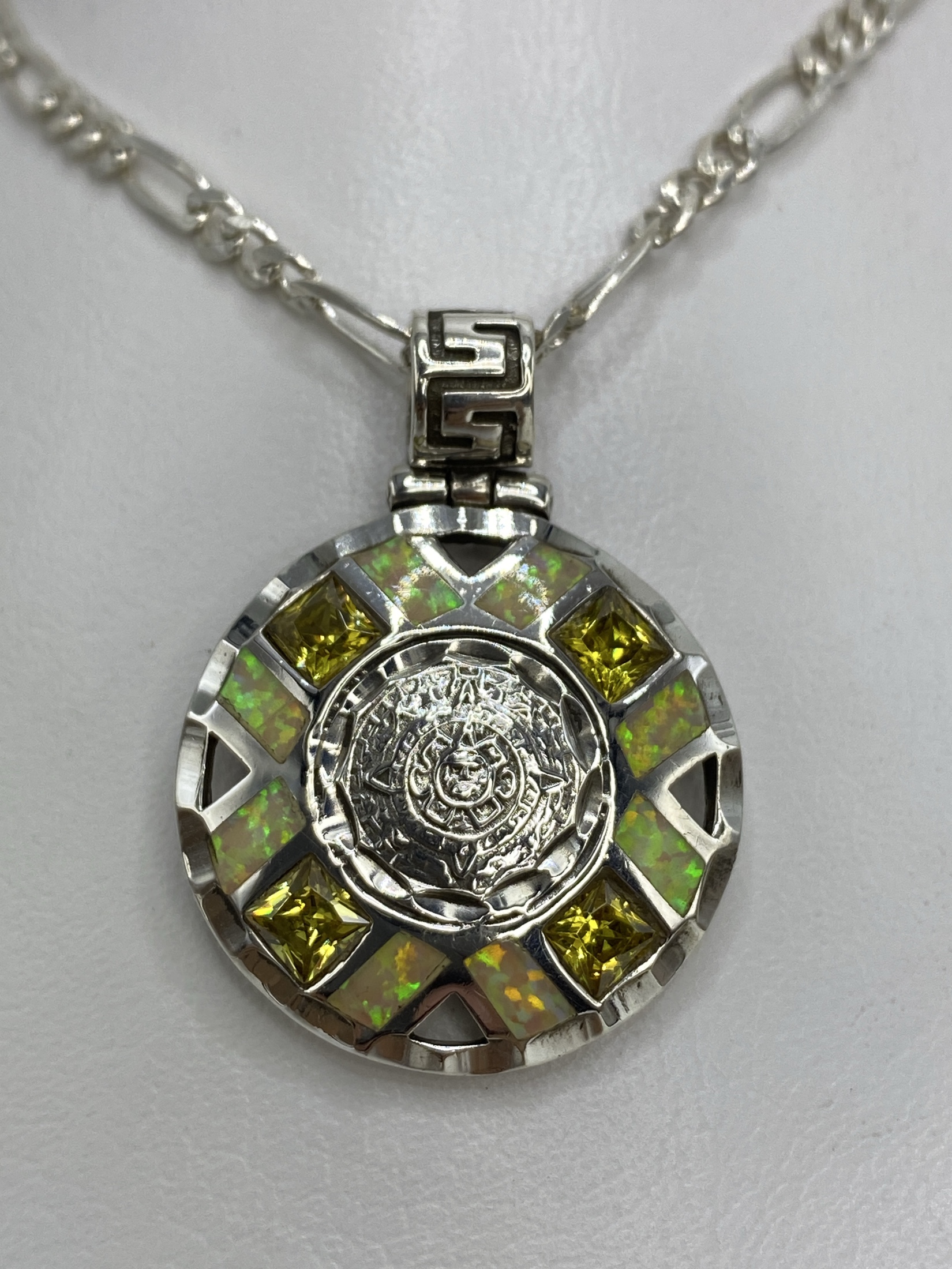 Dije Plata 950 Calendario Azteca Ópalo de Fuego