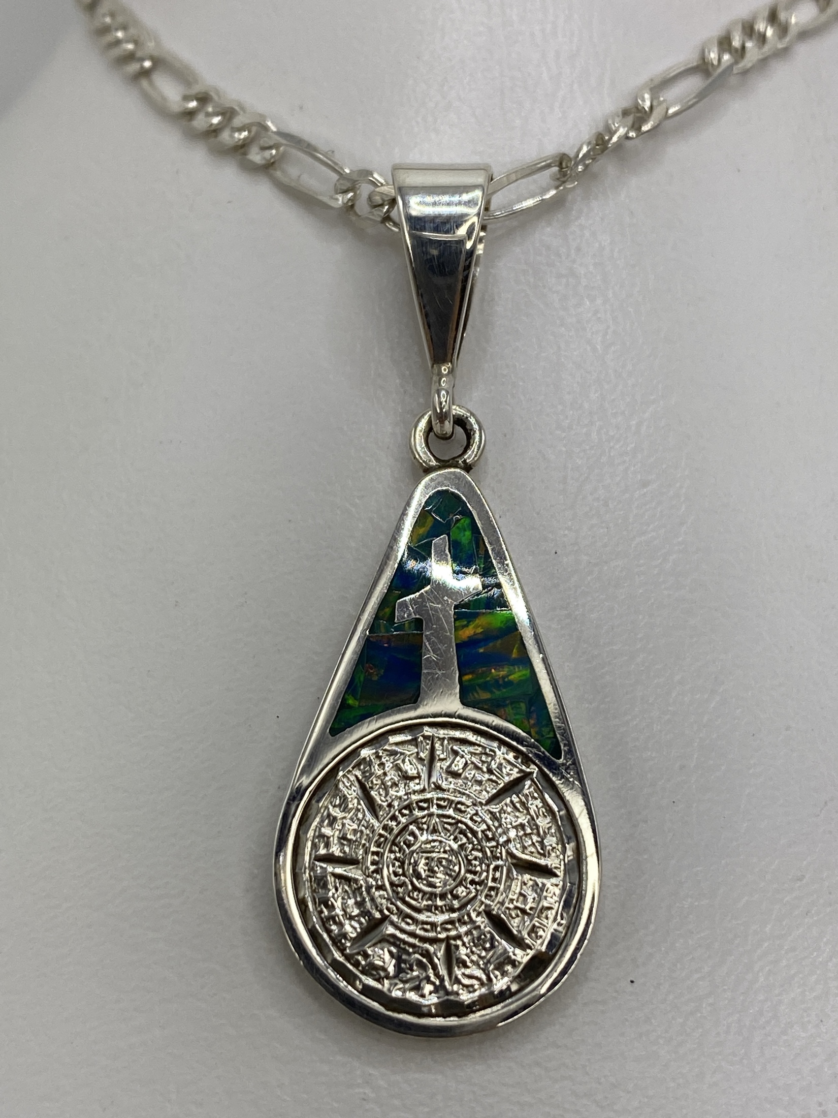 Dije Plata 950 Cruz Azteca con Ópalo de Fuego