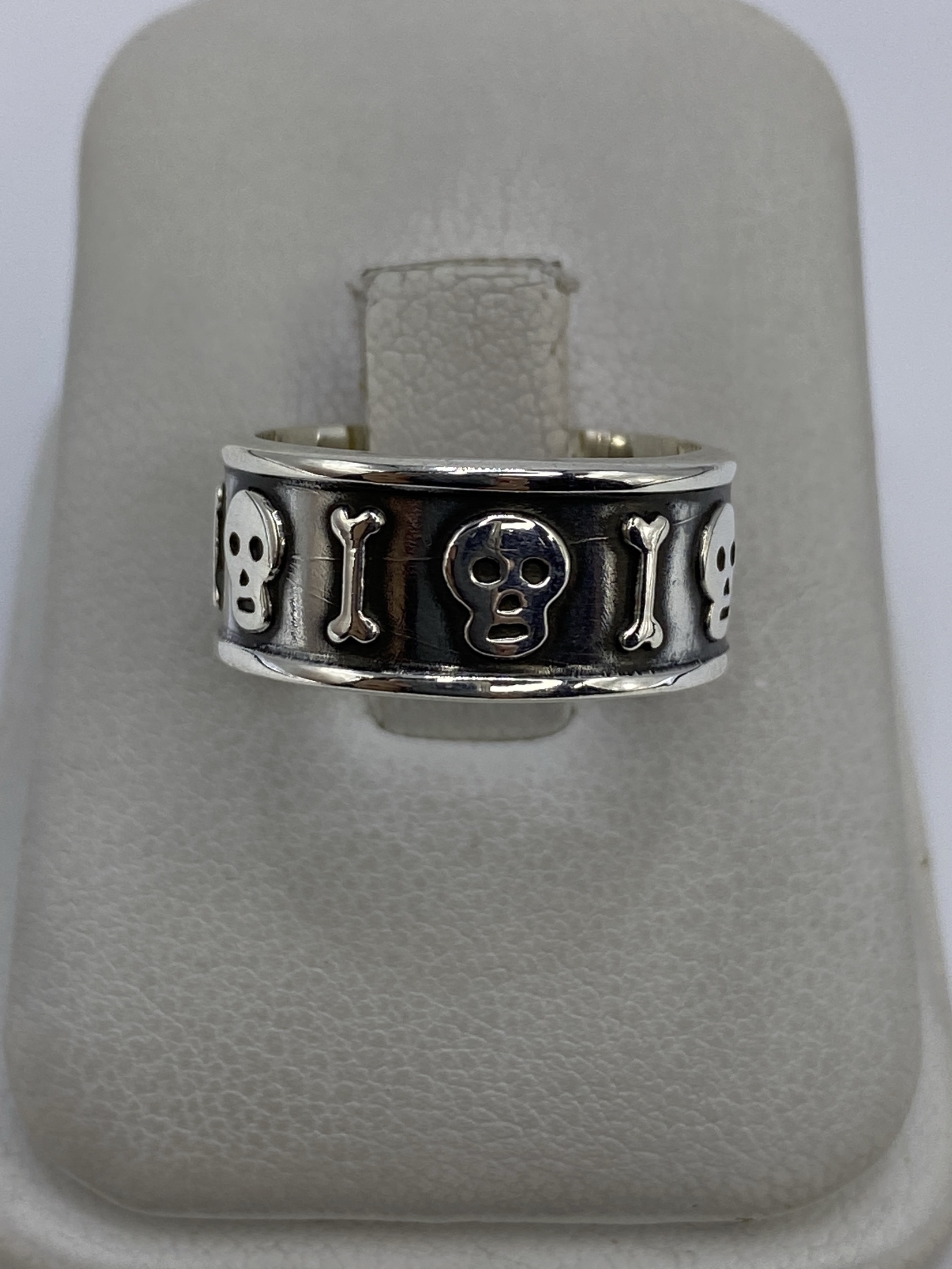 Anillo de Plata Repujado Calavera y Huesos — Taxco 925