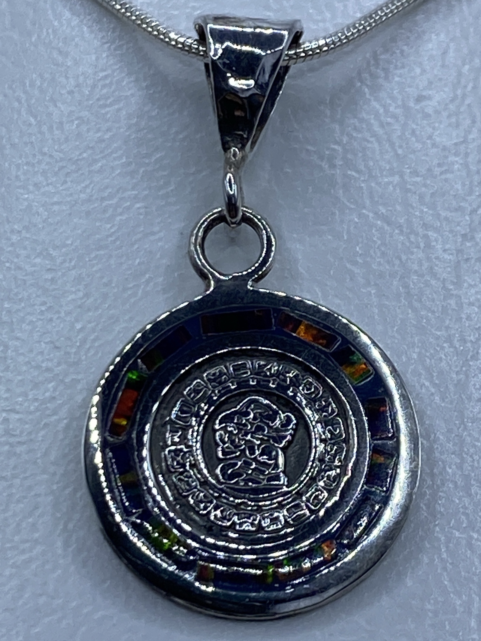 Dije Calendario Maya Plata con Ópalo de Fuego