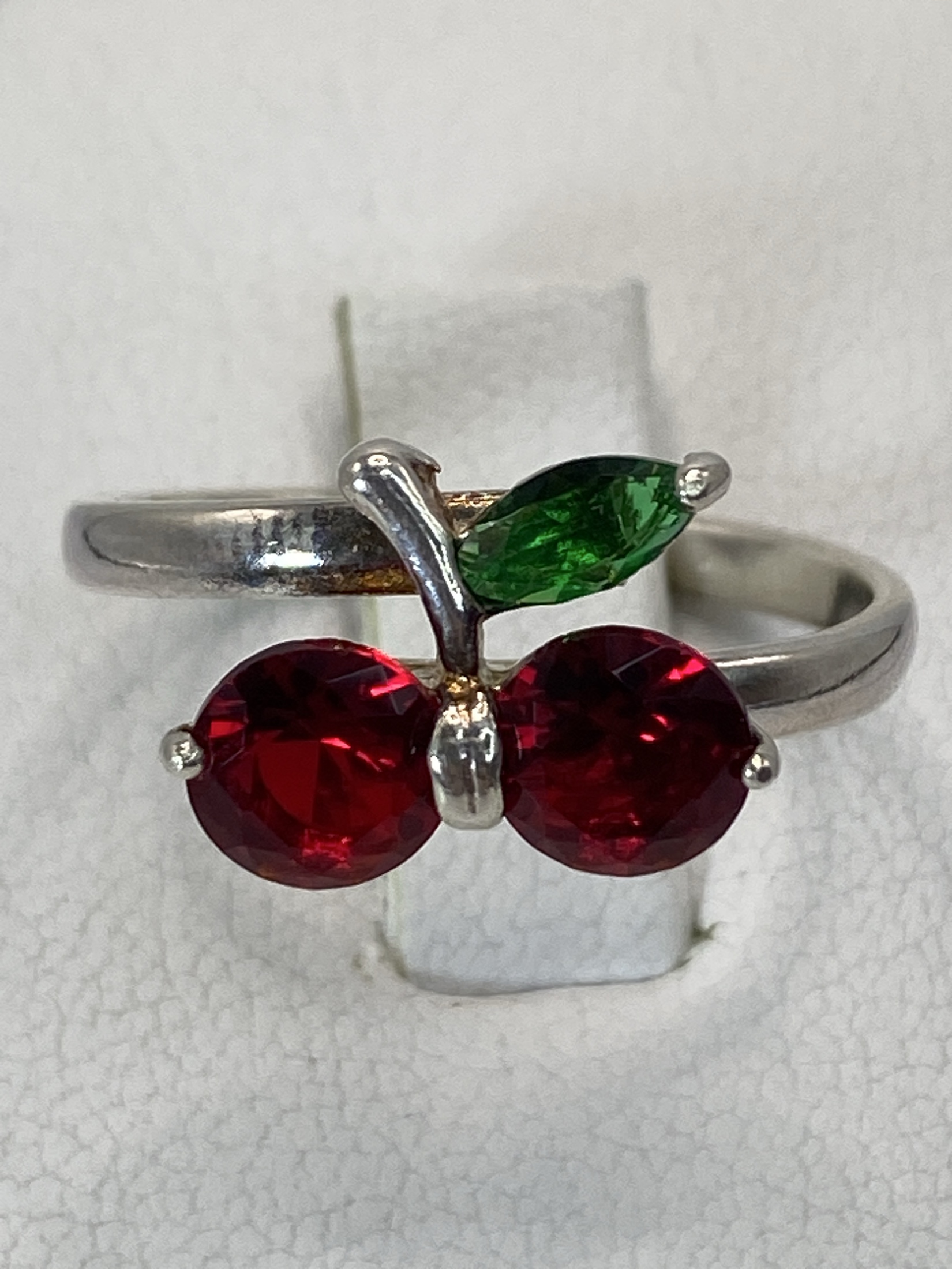 Anillo Solitario Circonia Roja de Plata 925 — Taxco