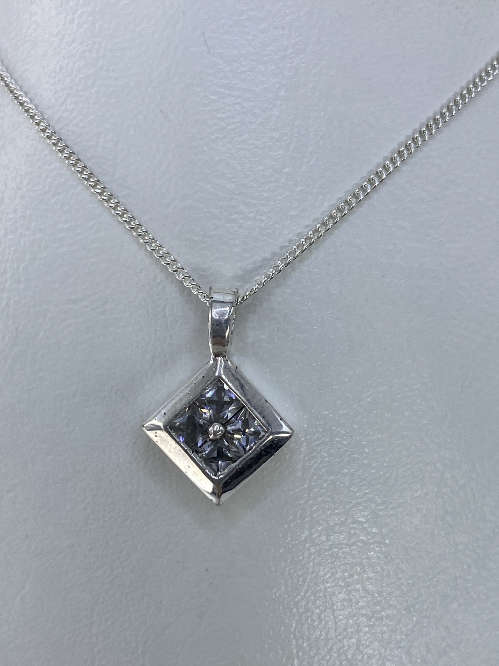 Dije de Plata Cuadrado con Circonia Blanca — Taxco 925