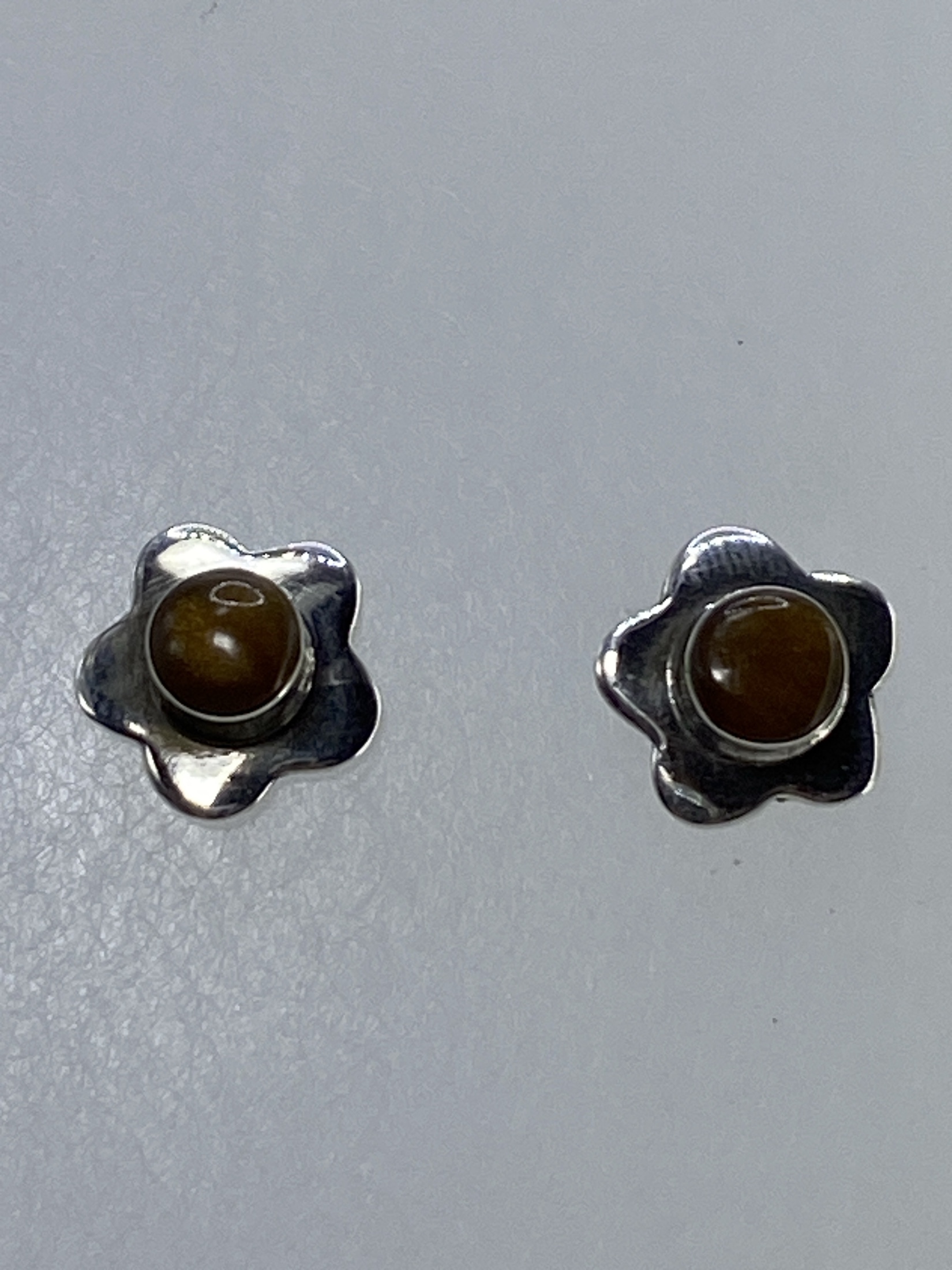Aretes Plata Ojo de Tigre Café — Diseño Floral Taxco