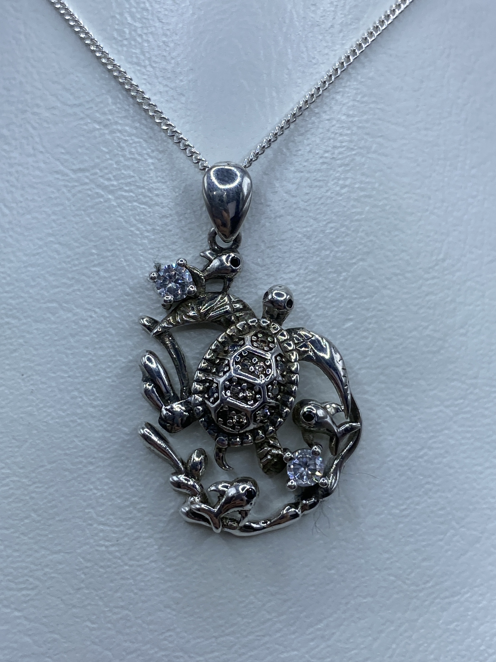 Dije de Tortuga con Peces de Plata y Circonia — Taxco 925