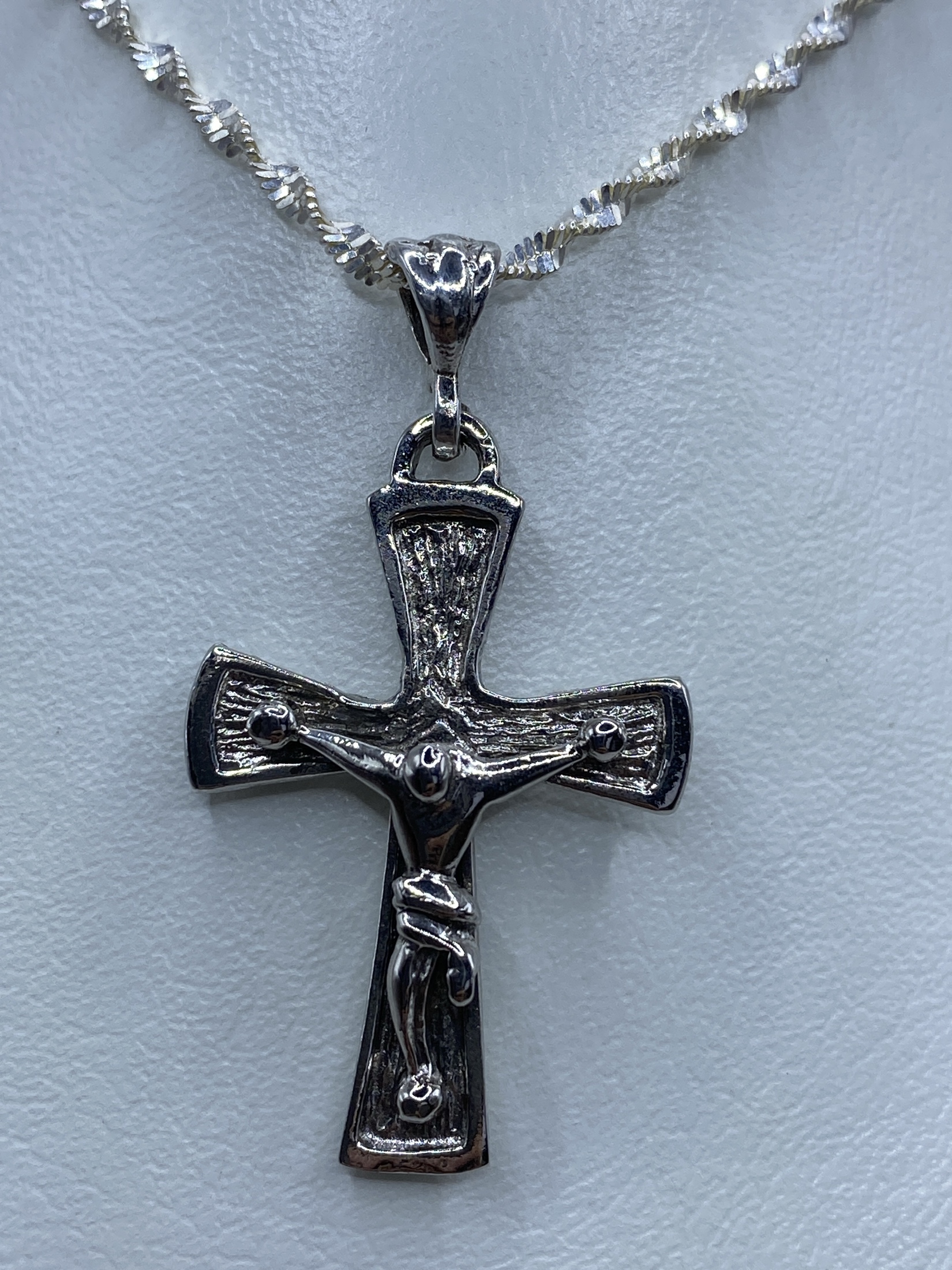 Dije Cruz con Jesús Crucificado de Plata 925 — Taxco