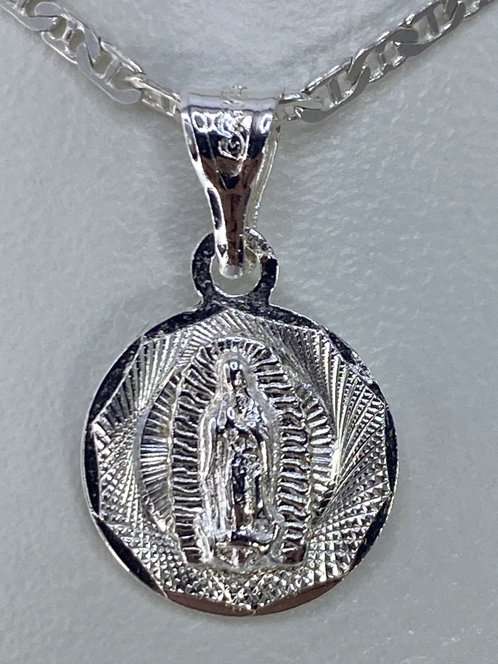 Dije Virgen de Guadalupe Plata Repujada — Taxco 925