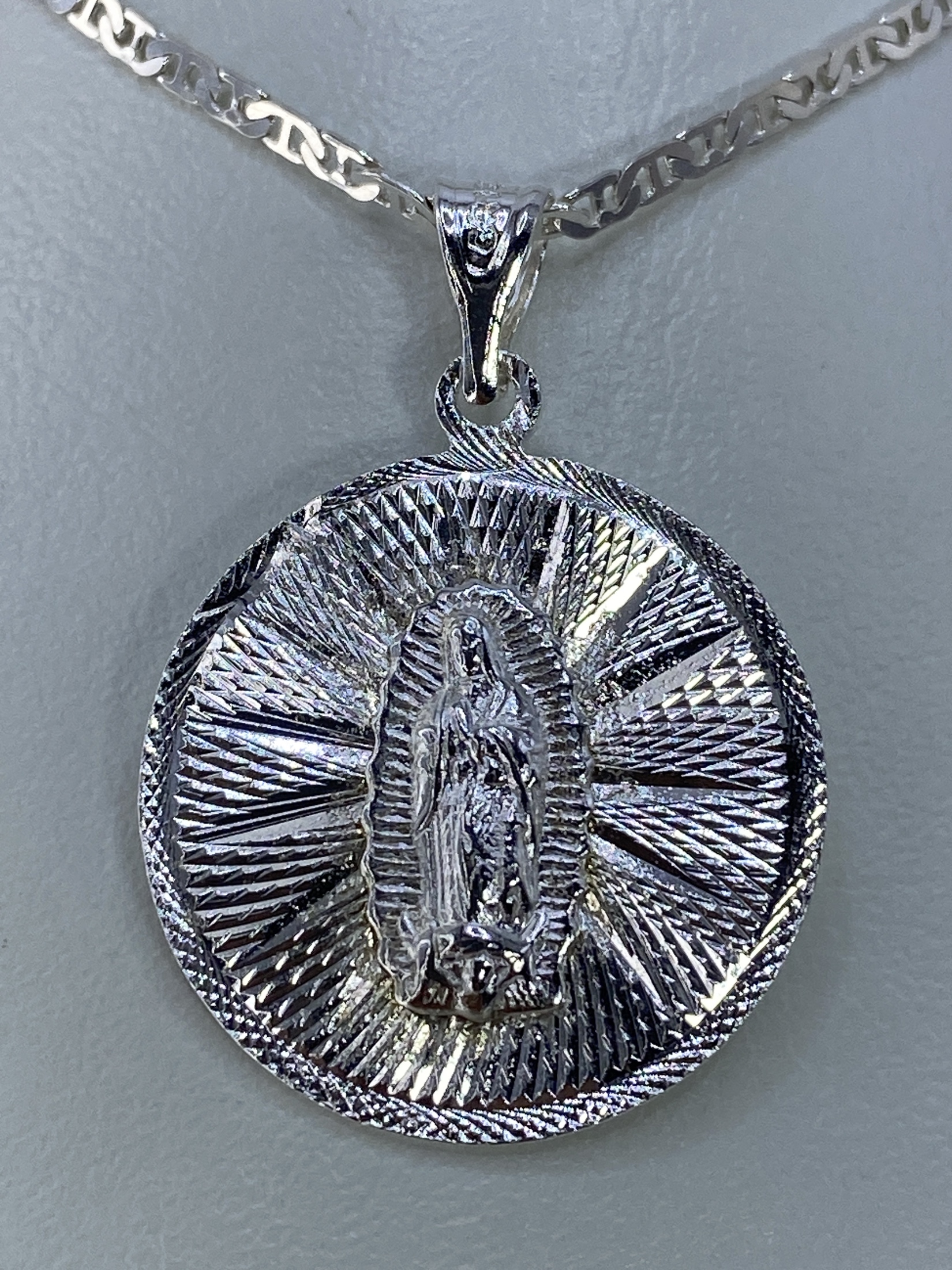 Dije de Plata Virgen de Guadalupe Repujado — Taxco 925